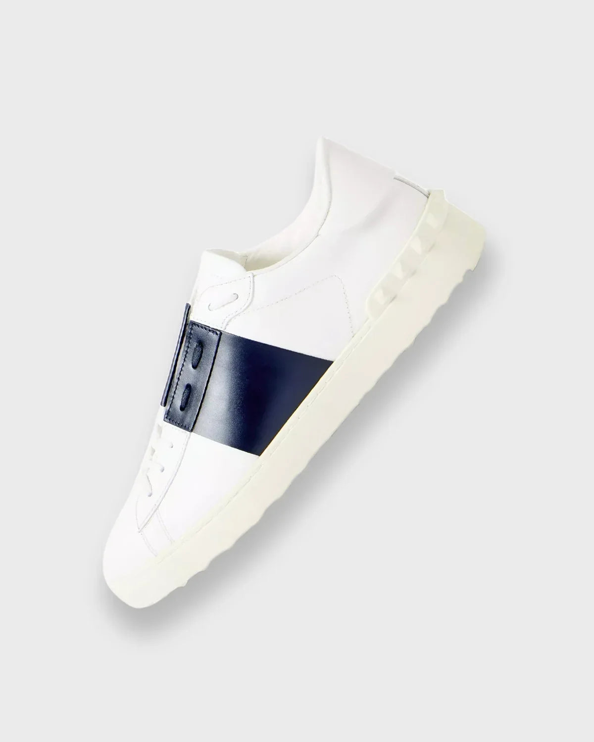 STUDDED SNEAKER
