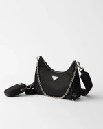 RE-EDITION SHOULDER BAG