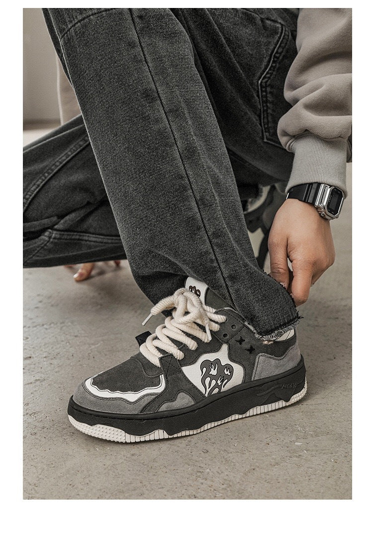 DARK CREAMED SNEAKER