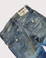 TRUE STITCH STRAIGHT JEANS MEN